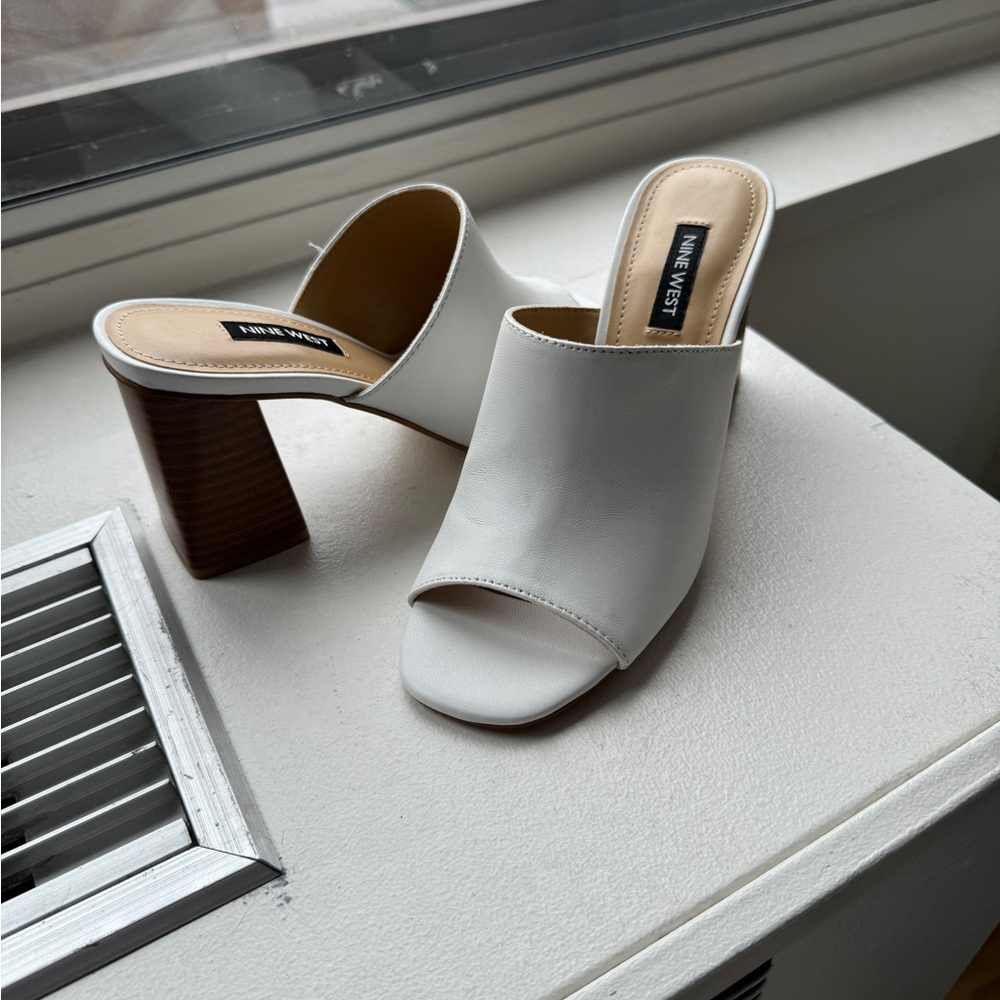 Nine West Slide Mule Heel. Size 6. Y2K / vintage 90s style
